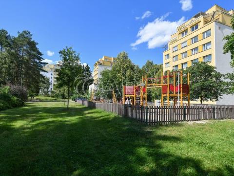 Prodej bytu 3+1, Praha - Kobylisy, Šimůnkova, 63 m2