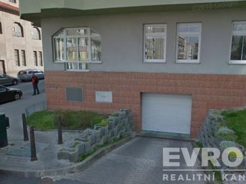 Pronájem garážového stání, Praha - Žižkov, Jeseniova, 17 m2