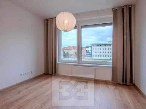 Pronájem bytu 1+kk, Praha - Vysočany, Střídavá, 32 m2