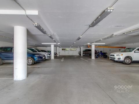 Pronájem garážového stání, Praha - Letňany, Stará náves, 15 m2