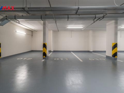 Pronájem garážového stání, Praha - Hloubětín, Domalípova, 15 m2