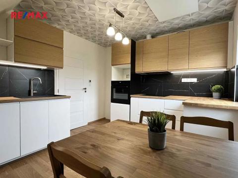 Pronájem bytu 4+1, Lesní Hluboké, 115 m2