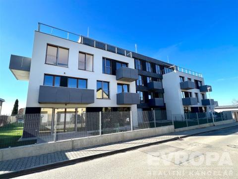 Pronájem bytu 1+kk, Praha - Dolní Chabry, Ústecká, 38 m2