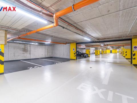 Pronájem garážového stání, Praha - Strašnice, Nad vodovodem, 15 m2