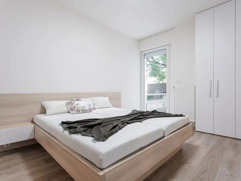 Pronájem bytu 2+kk, Praha - Vršovice, Petrohradská, 66 m2