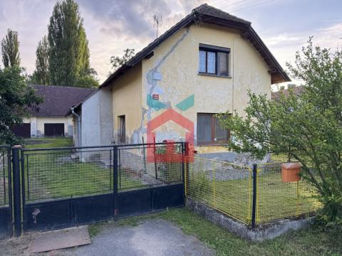 Prodej rodinného domu, Kozárovice, 150 m2