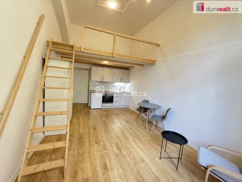 Pronájem bytu 1+kk, Praha - Smíchov, Na Valentince, 38 m2