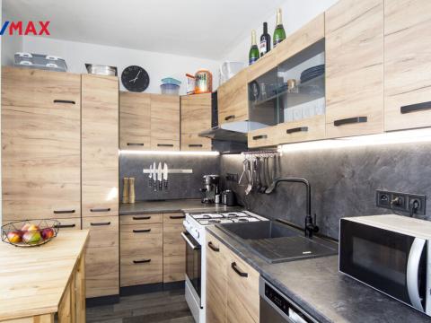 Prodej bytu 3+1, Praha - Kyje, Manželů Dostálových, 62 m2