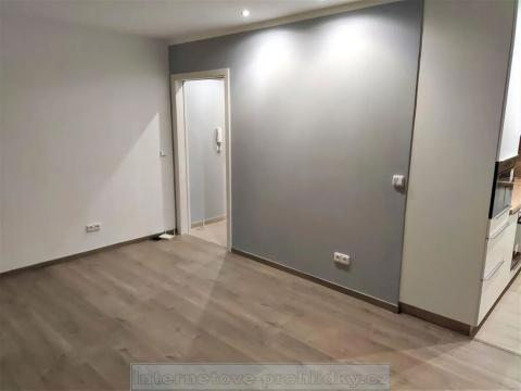 Pronájem bytu 1+kk, Praha - Vysočany, Na Harfě, 26 m2