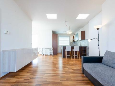 Pronájem bytu 2+kk, Praha - Holešovice, U parního mlýna, 81 m2
