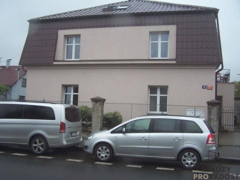 Pronájem bytu 1+kk, Praha, Polabská, 19 m2