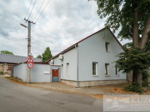 Prodej vícegeneračního domu, Byšice, B. Němcové, 317 m2