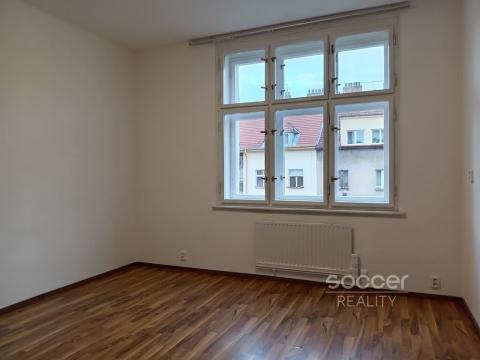 Pronájem bytu 1+kk, Praha - Žižkov, Jeseniova, 17 m2
