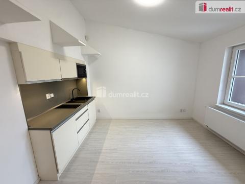 Pronájem bytu 2+kk, Praha - Vinohrady, Lublaňská, 40 m2