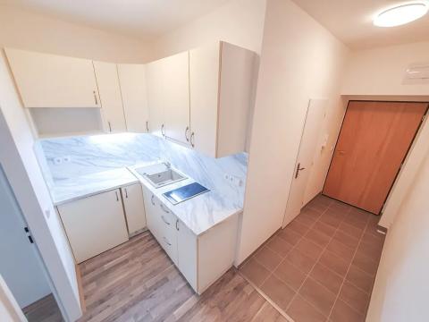 Pronájem bytu 1+kk, Praha - Vinohrady, Bruselská, 26 m2