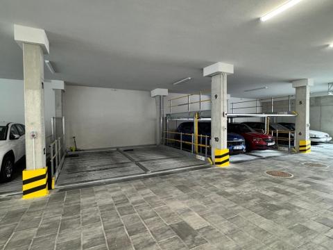 Pronájem garážového stání, Praha - Libeň, Primátorská, 2590 m2