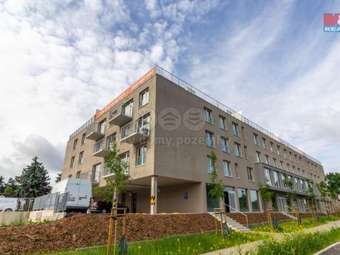 Pronájem garážového stání, Praha - Hostavice, 13 m2