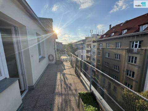 Pronájem bytu 1+1, Praha - Vinohrady, V Horní Stromce, 48 m2