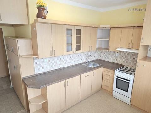 Pronájem bytu 2+1, Kralupy nad Vltavou - Lobeček, nám. Mládežníků, 53 m2