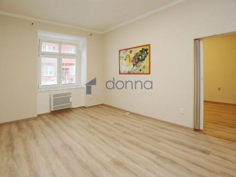 Pronájem bytu 2+kk, Praha, Viklefova, 42 m2
