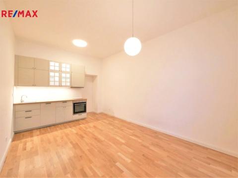 Pronájem bytu 1+kk, Praha - Bubeneč, Ovenecká, 33 m2