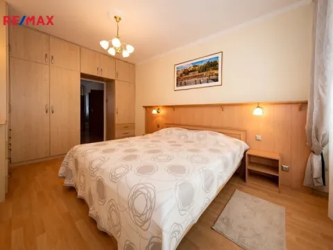 Pronájem bytu 2+1, Karlovy Vary, I. P. Pavlova, 53 m2