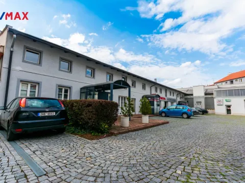 Pronájem kanceláře, Hradec Králové, třída Karla IV., 206 m2