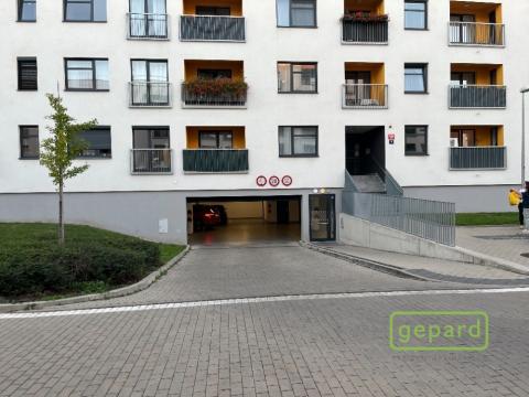 Pronájem garážového stání, Praha, Oty Bubeníčka, 12 m2