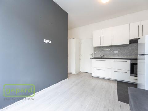 Prodej podílu 1/2 rodinného domu, Praha - Malešice, Káranská, 225 m2