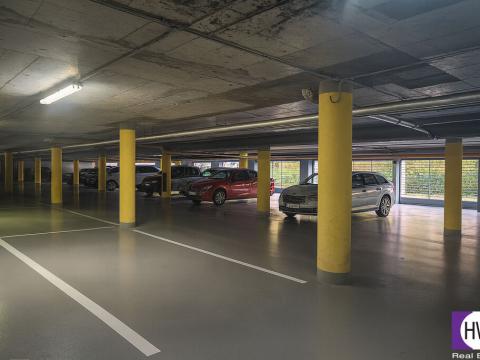 Prodej garážového stání, Praha, Na Harfě, 13 m2