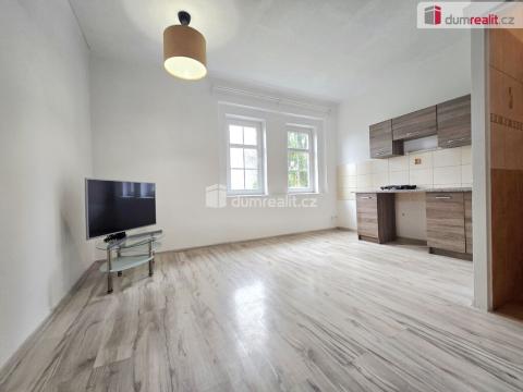 Pronájem bytu 2+kk, Lužná, 9. května, 39 m2