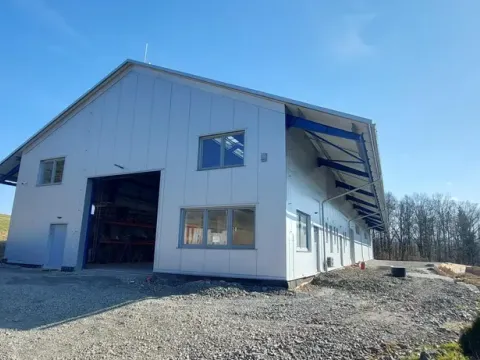 Prodej výrobních prostor, Valašské Meziříčí - Bynina, 820 m2