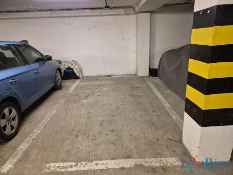 Pronájem garážového stání, Praha - Smíchov, U Demartinky, 12 m2