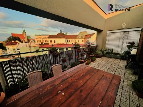 Prodej atypického bytu, Kroměříž, náměstí Míru, 178 m2