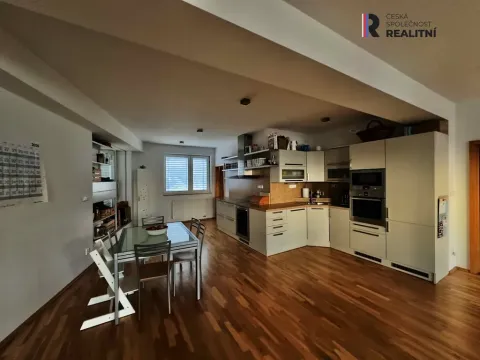 Prodej atypického bytu, Kroměříž, náměstí Míru, 178 m2