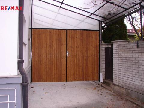 Pronájem garáže, Praha - Záběhlice, Roztylské náměstí, 20 m2