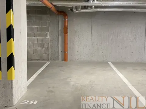 Pronájem garážového stání, Plzeň, 13 m2