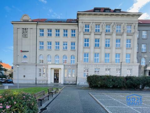Pronájem kanceláře, Plzeň - Jižní Předměstí, náměstí T. G. Masaryka, 365 m2