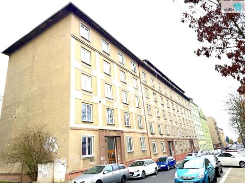 Pronájem bytu 3+1, Karlovy Vary - Rybáře, Majakovského, 79 m2