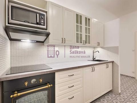 Pronájem bytu 2+1, Jindřichův Hradec, nám. Míru, 71 m2