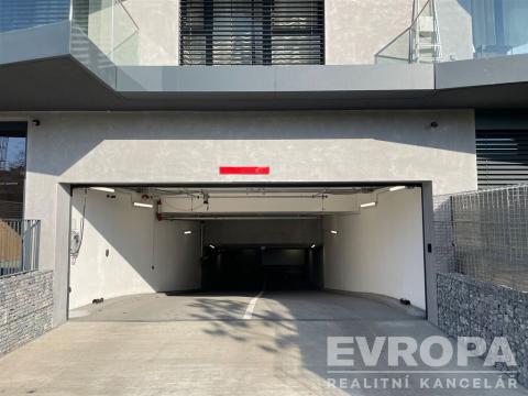 Pronájem garážového stání, Praha - Strašnice, Ramonova, 16 m2