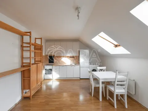 Pronájem bytu 2+kk, Praha - Vysočany, Zbuzkova, 44 m2