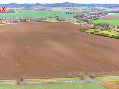 Prodej podílu 4/9 pole, Jičín, 14408 m2