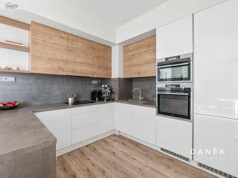 Prodej bytu 3+kk, Oslavany, náměstí 13. prosince, 76 m2