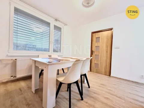 Pronájem bytu 2+1, Chvaletice, U Kulturního domu, 60 m2