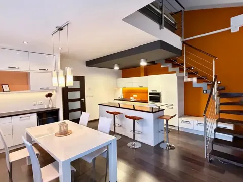 Pronájem bytu 2+kk, Pardubice, nábřeží Závodu míru, 76 m2