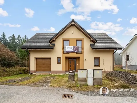 Prodej rodinného domu, Pecka, 176 m2