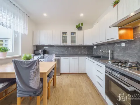 Prodej bytu 2+1, Sokolov, Spartakiádní, 61 m2