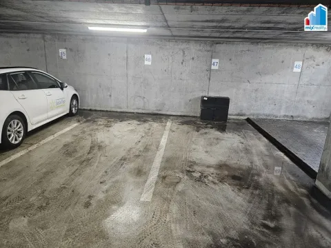 Pronájem garážového stání, Plzeň - Jižní Předměstí, Kollárova, 20 m2