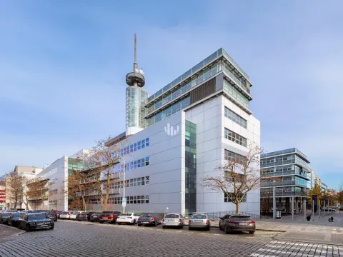 Pronájem kanceláře, Praha - Smíchov, Radlická, 881 m2